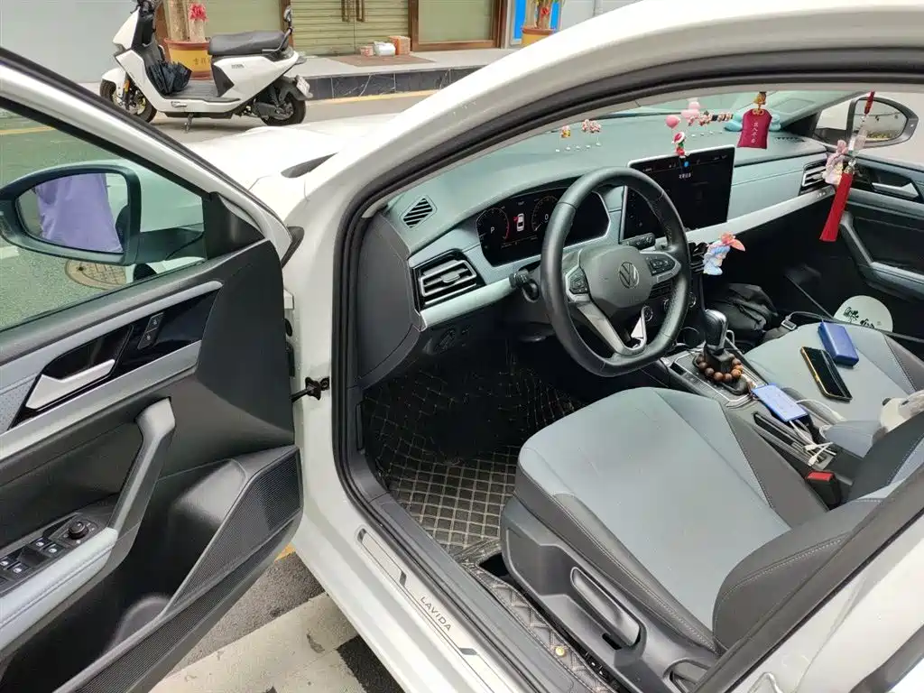 Volkswagen Lavida 2023 1.5L Auto Five Million Edition фото 17