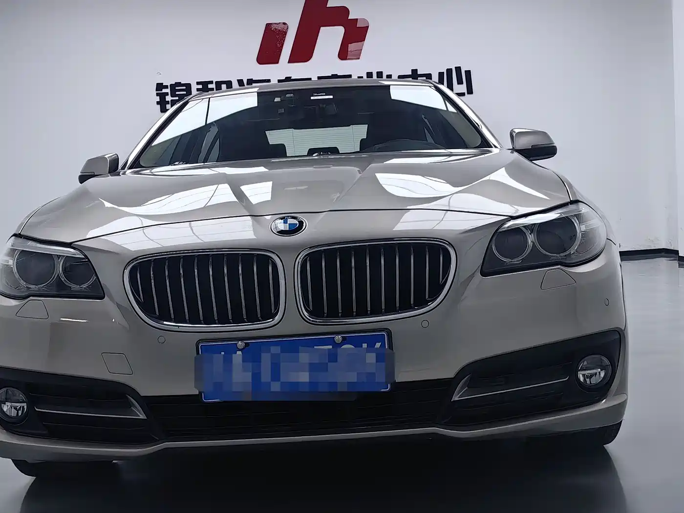 BMW 5 Series 2017 520Li Classic Edition фото 3