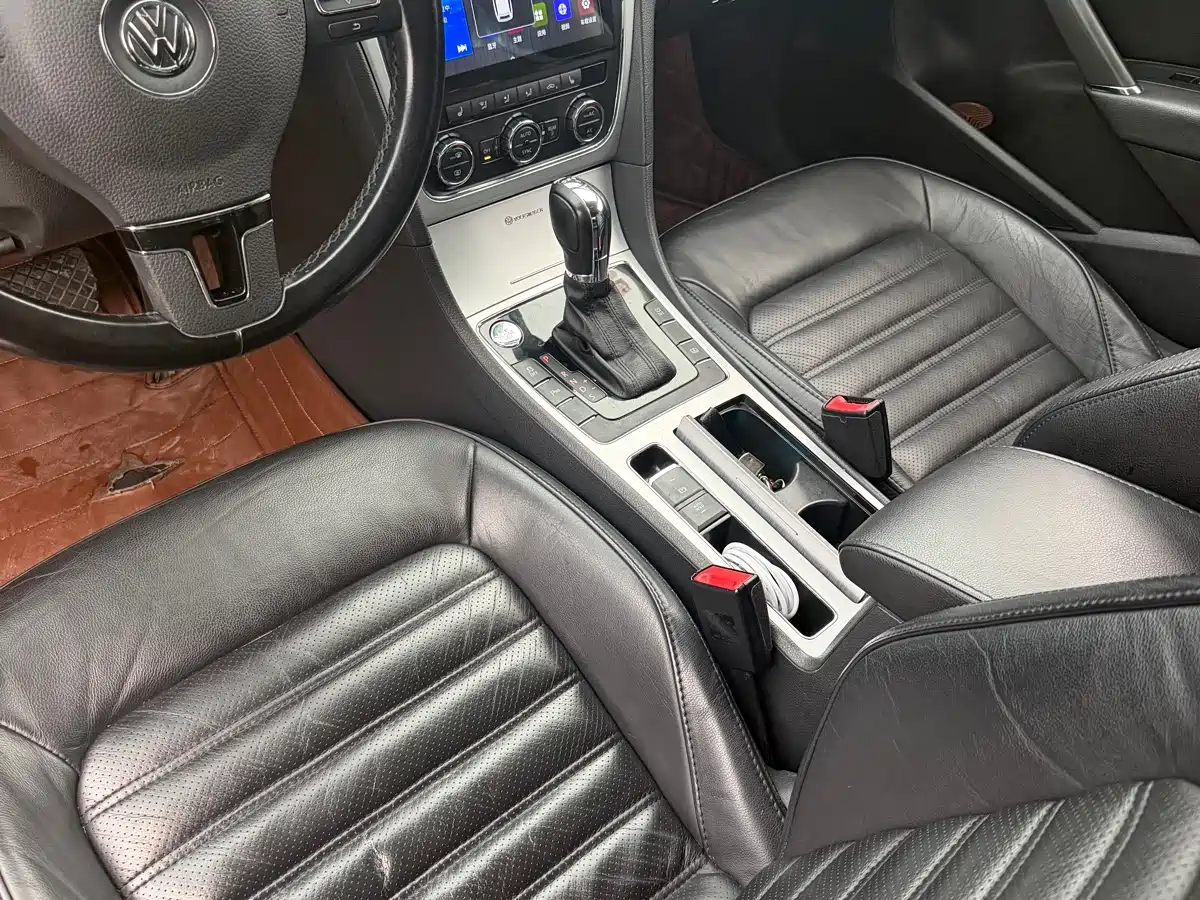 Volkswagen Passat 2014 1.8TSI DSG Executive Edition фото 5