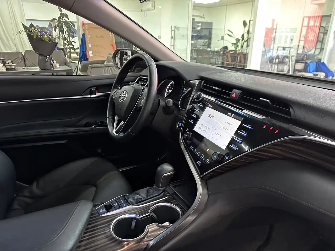 Toyota Camry 2018 2.5G Luxury Edition фото 9