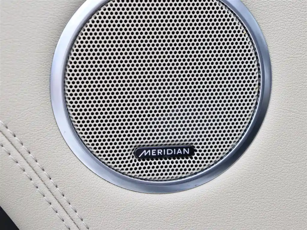 Land Rover Range Rover 2022 3.0 L6 400PS Heritage Extended Classic Edition фото 4
