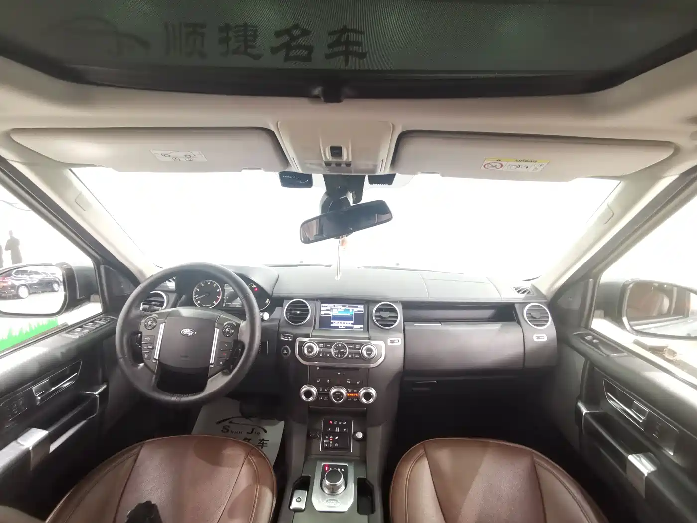 Land Rover Discovery 2016 3.0 SC V6 HSE фото 9
