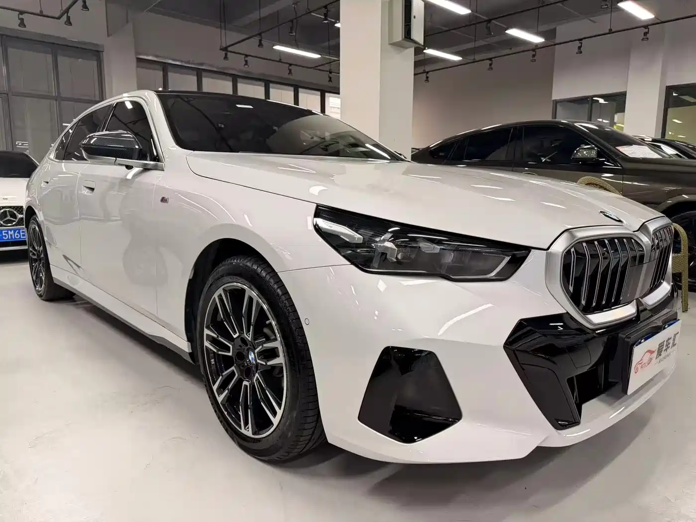 BMW 5 Series 2025 525Li M Sport Package фото 3