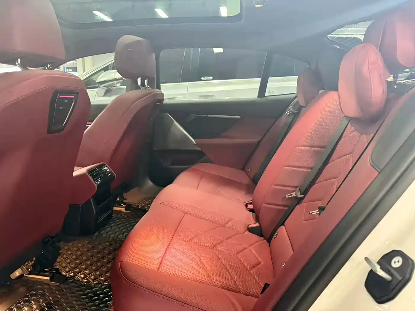 BMW 5 Series 2025 525Li M Sport Package фото 9