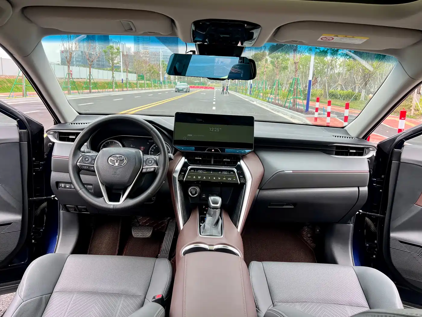 Toyota Lingfang HARRIER 2022 2.0L CVT 2WD Premium Edition фото 16