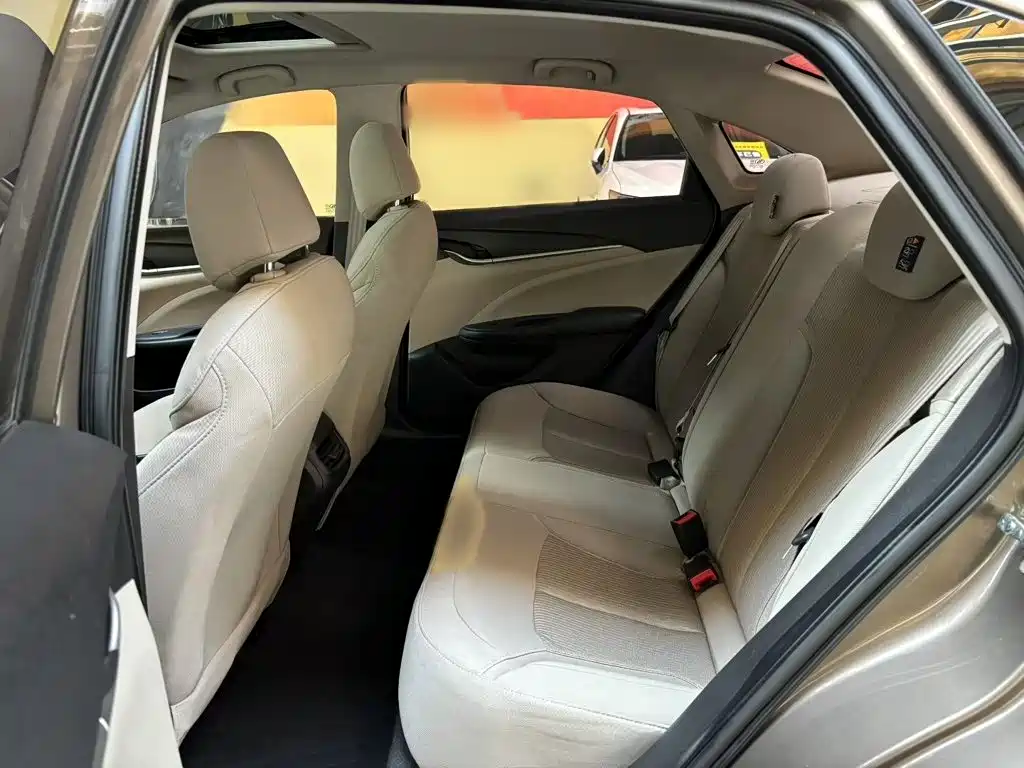 Фото 14 - Buick Excelle