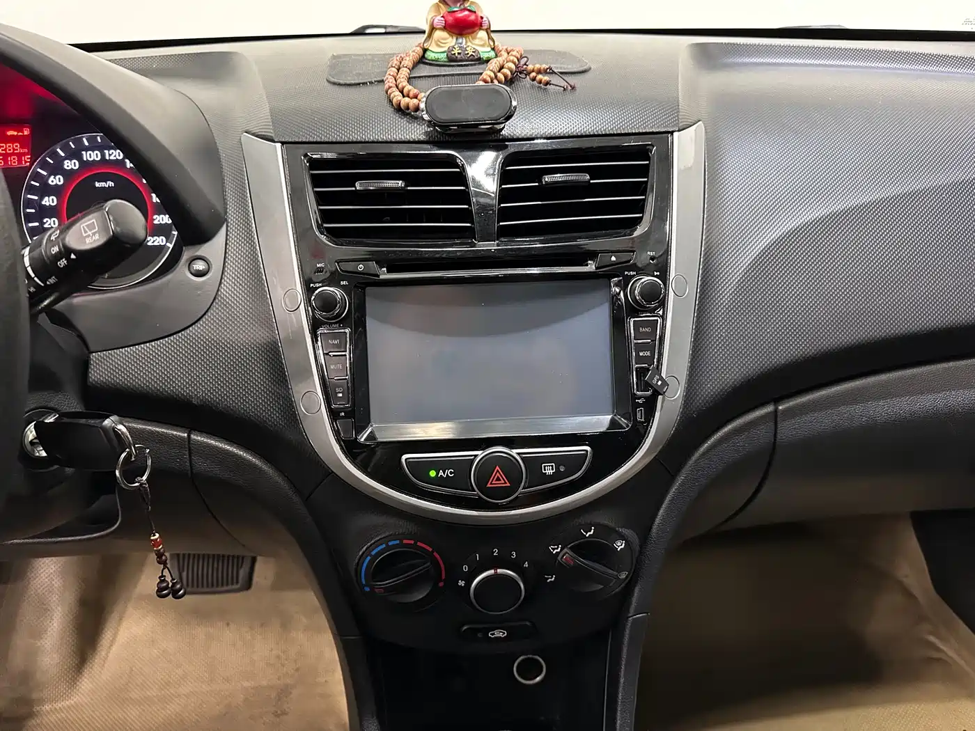 Hyundai Reina 2014 Model 1.4L Automatic GLX фото 8