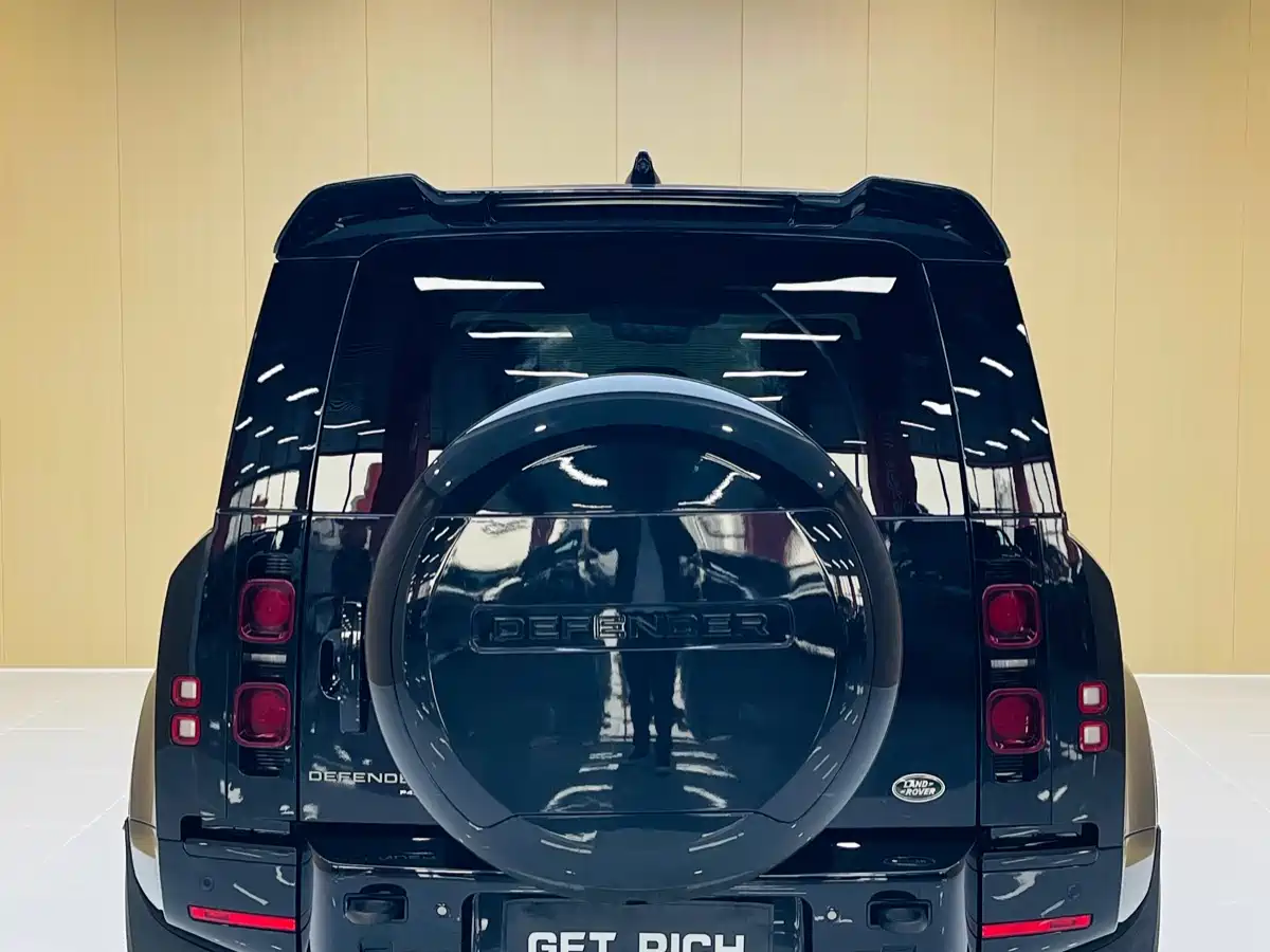 Land Rover Defender 2023 Model 110 3.0T P400 X-DYNAMIC HSE фото 8