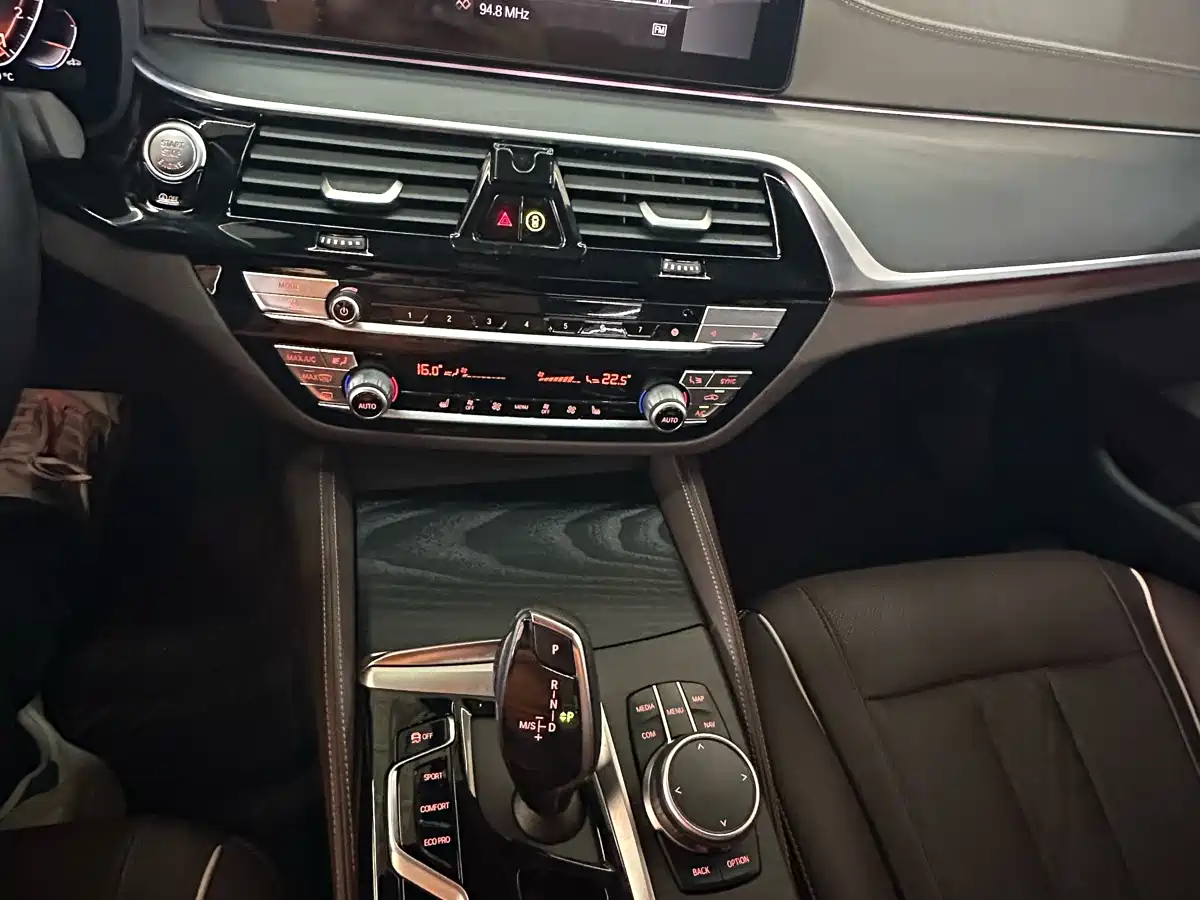 BMW 5 Series 2022 Facelift 530Li Leading M Sport Package фото 12