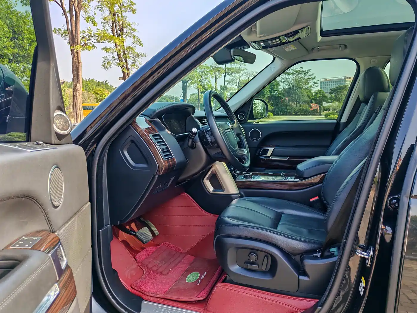 Land Rover Range Rover 2015 3.0 TDV6 Vogue фото 7