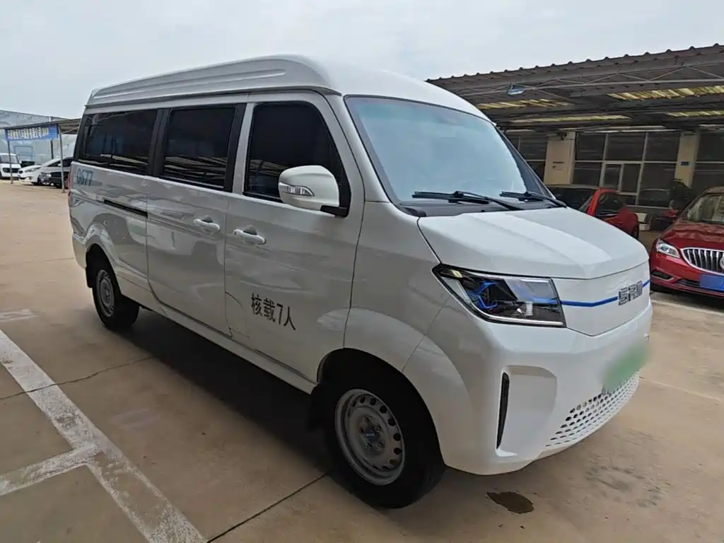 SRM Xinyuan Good Luck 2024 2023 Standard Passenger Vehicle