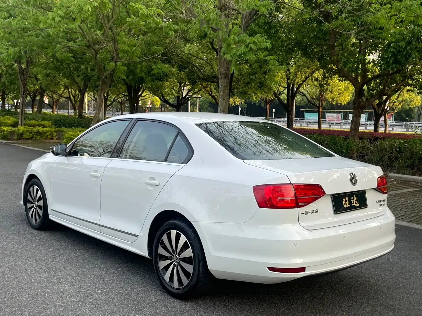 Volkswagen Sagitar 2018 180TSI DSG Premium Edition фото 9