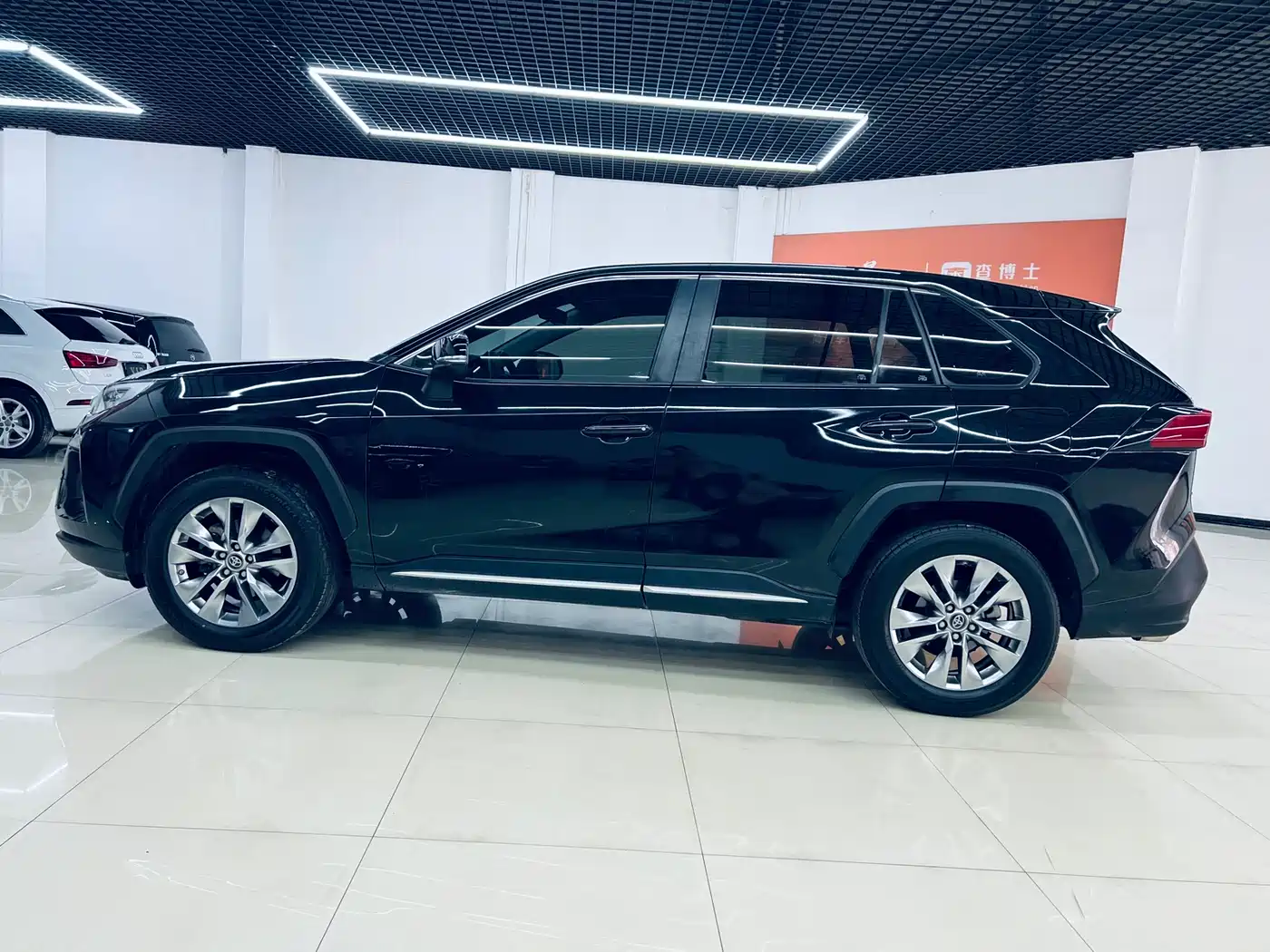 Toyota Wildlander 2022 2.0L CVT AWD Luxury Edition фото 9