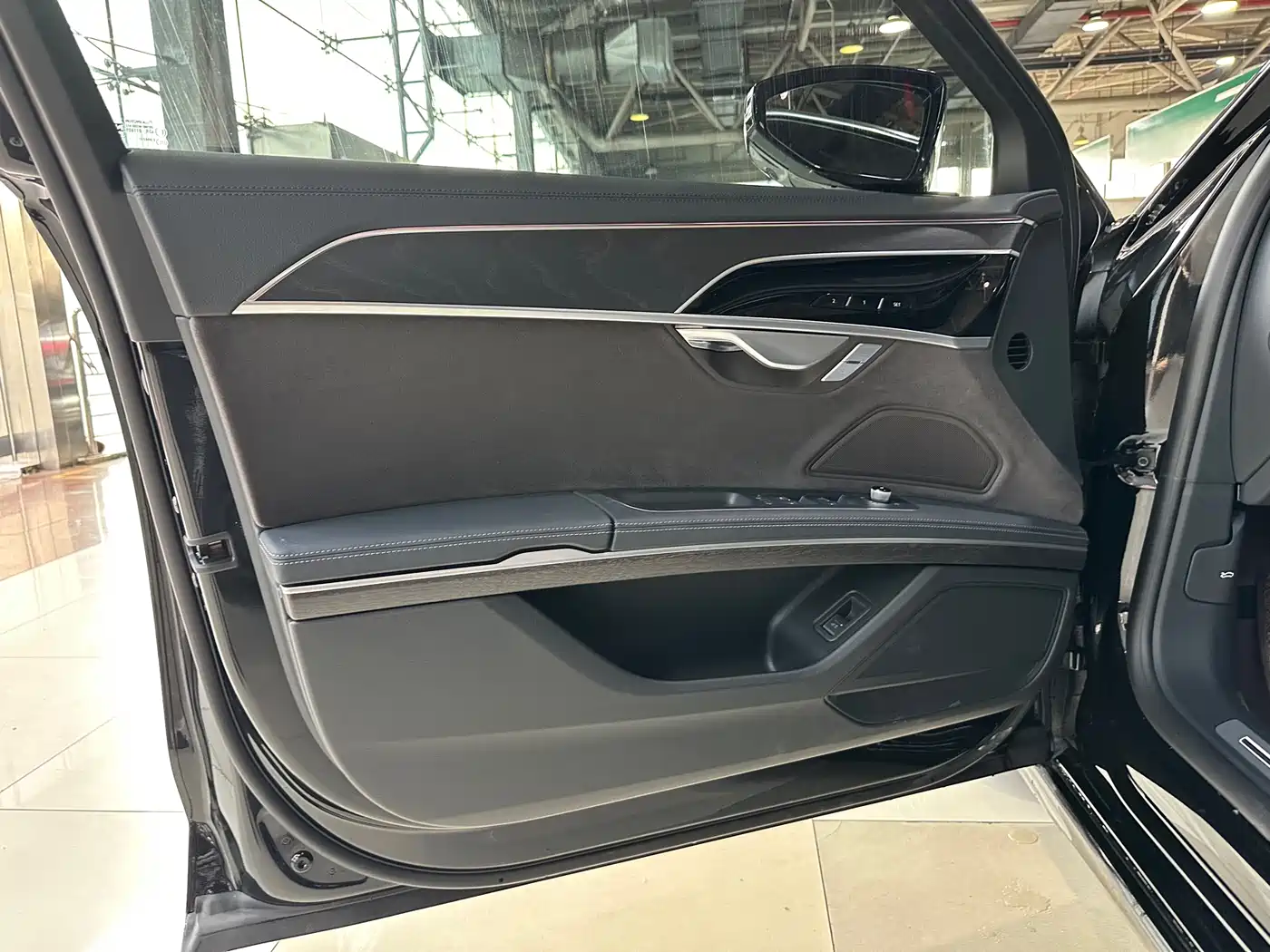 Audi A8 2025 A8L 50 TFSI quattro Exclusive Selection фото 19