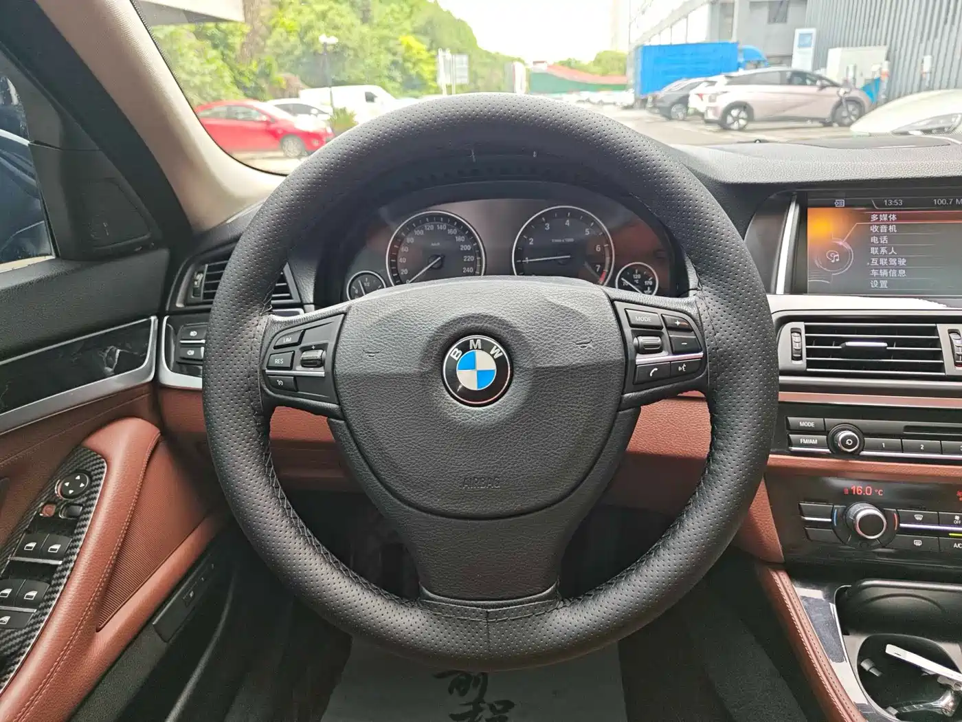 BMW 5 Series (Import) 2014 520i Classic фото 11