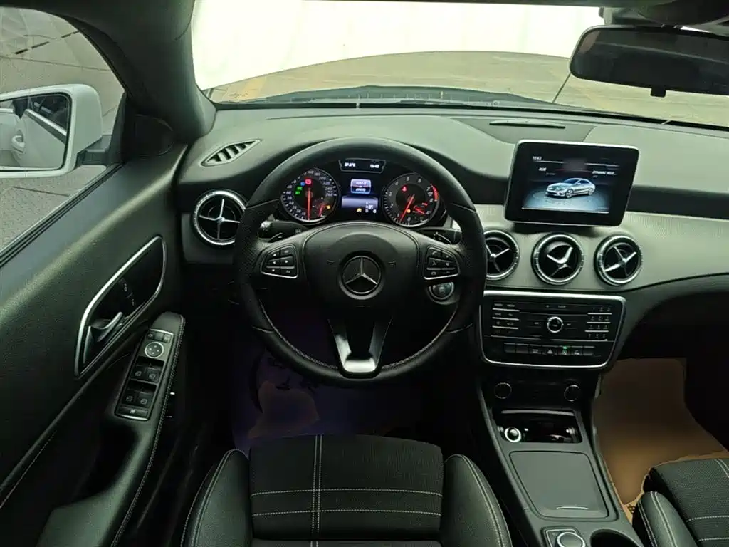 Mercedes-Benz CLA (Import) 2016 CLA 200 Sport фото 11