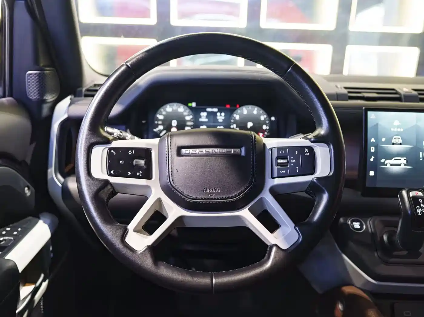 Land Rover Defender 2023 Model 110 3.0T P400 X-DYNAMIC HSE фото 16