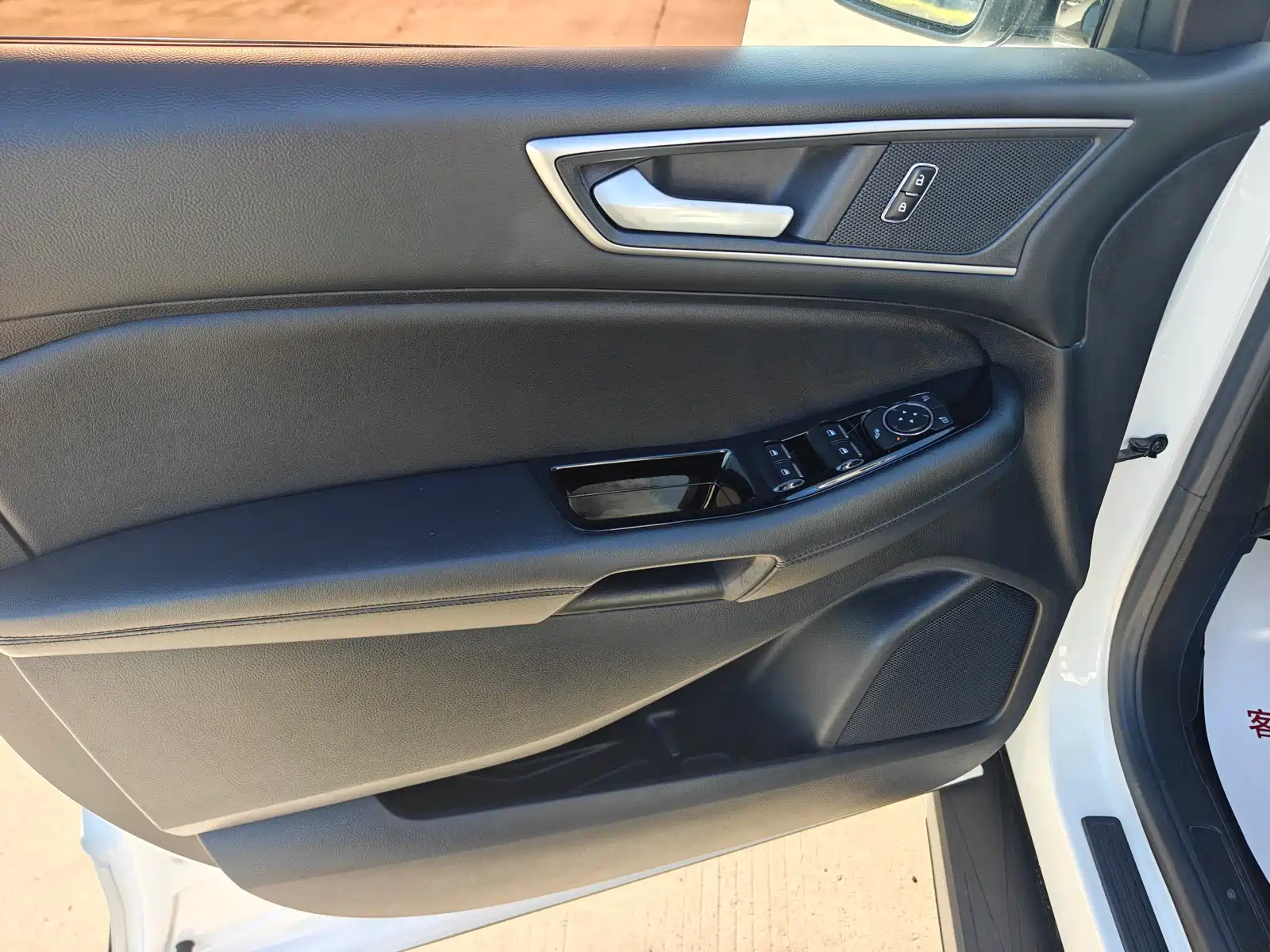 Фото 10 - Ford Edge