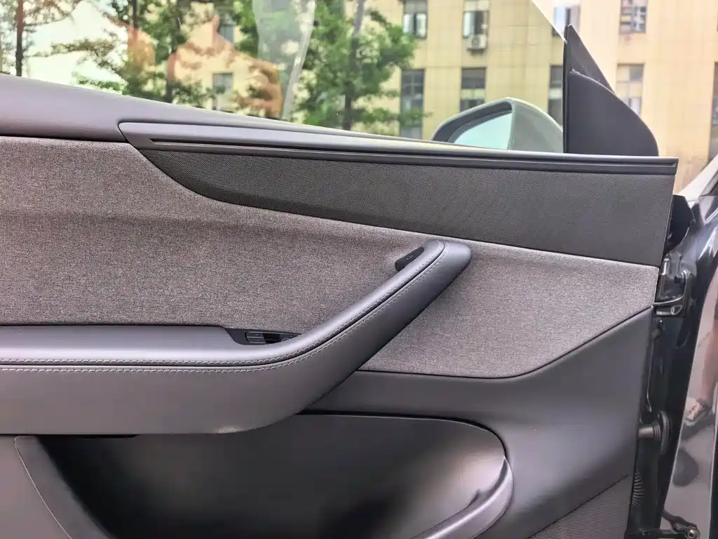 Photo 8 - Tesla Model Y