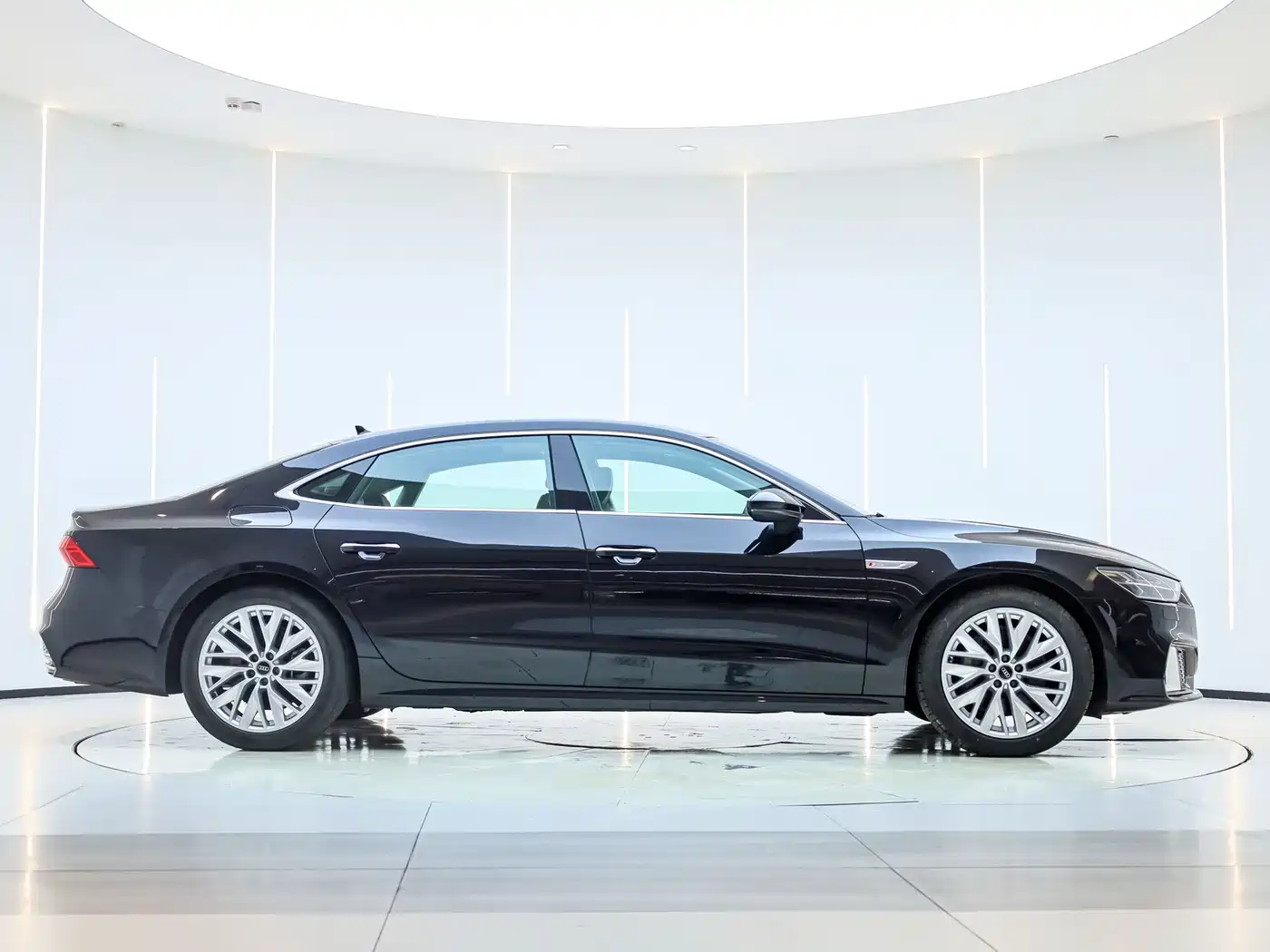 Audi A7L 2024 45TFSI S-line Dream Edition Crystal Package фото 5