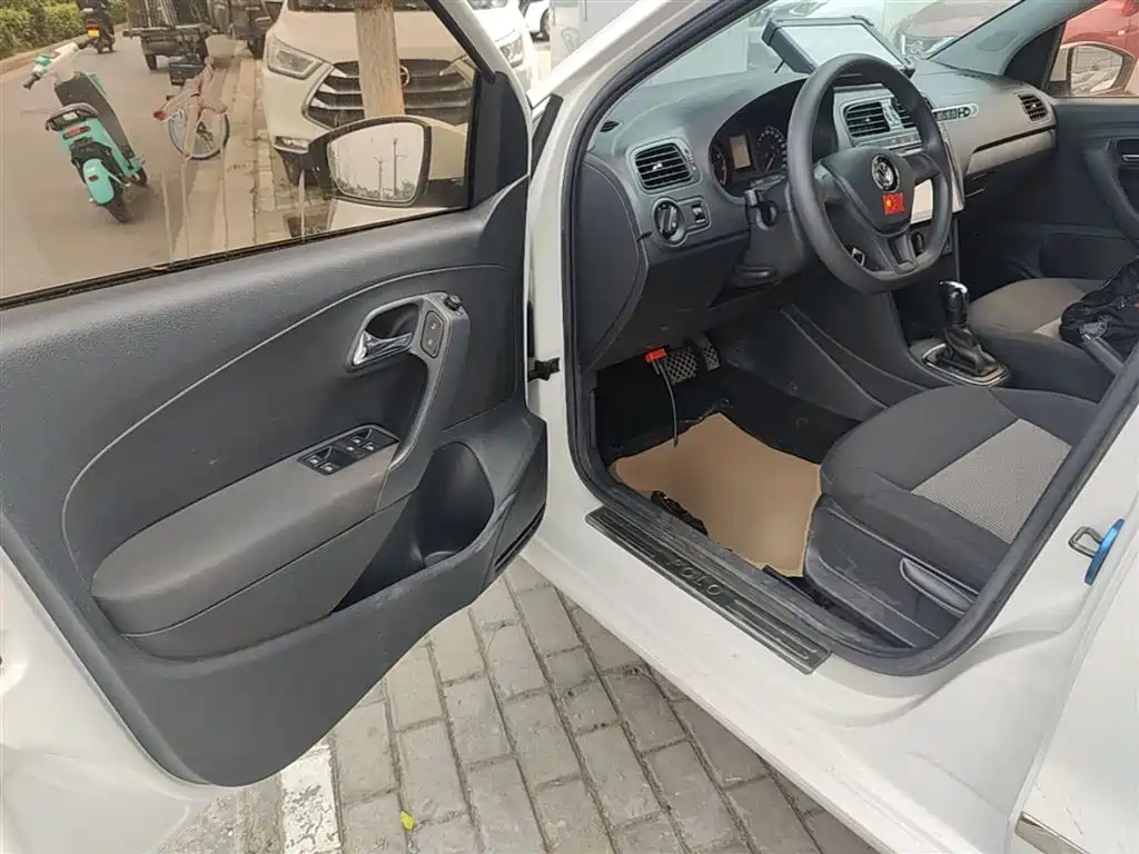 Volkswagen Polo 2018 1.5L Auto Safe Drive фото 16