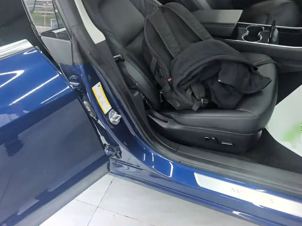 Фото 25 - Tesla Model 3