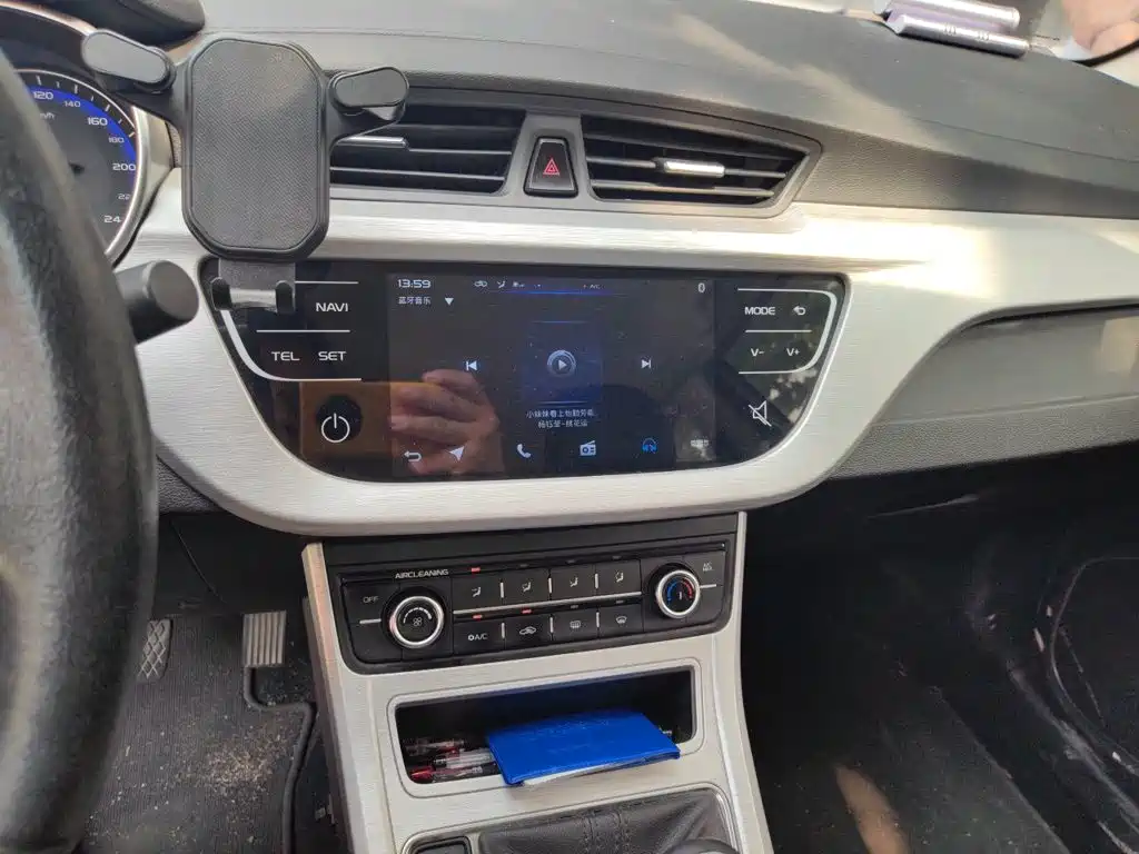 Фото 9 - Geely Vision