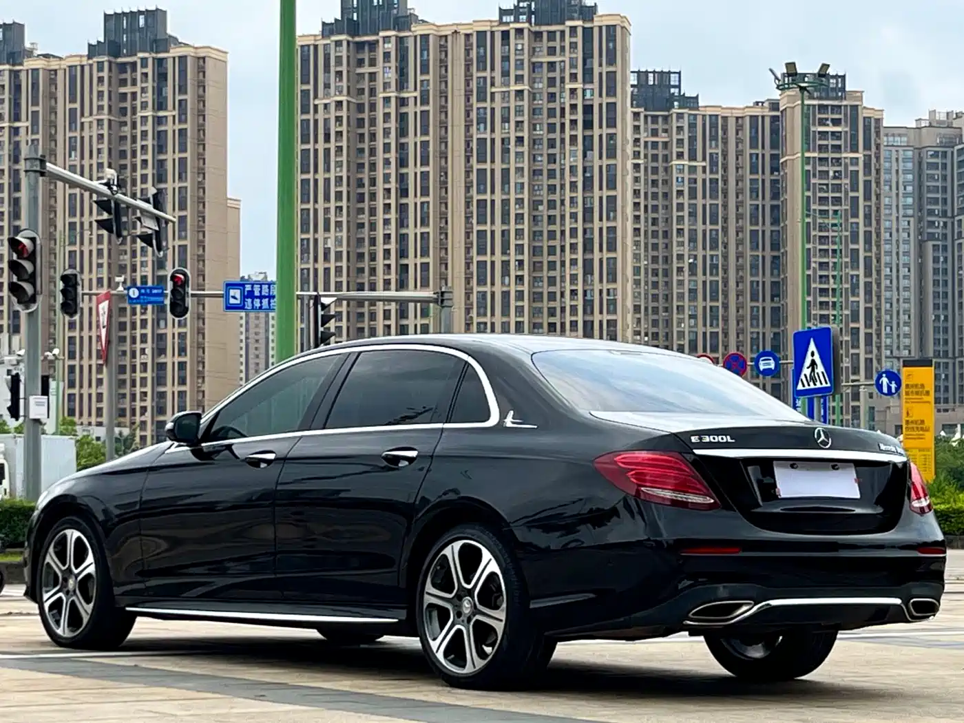 Mercedes-Benz E-Class 2016 E 300 L Sport Fashion Type фото 9