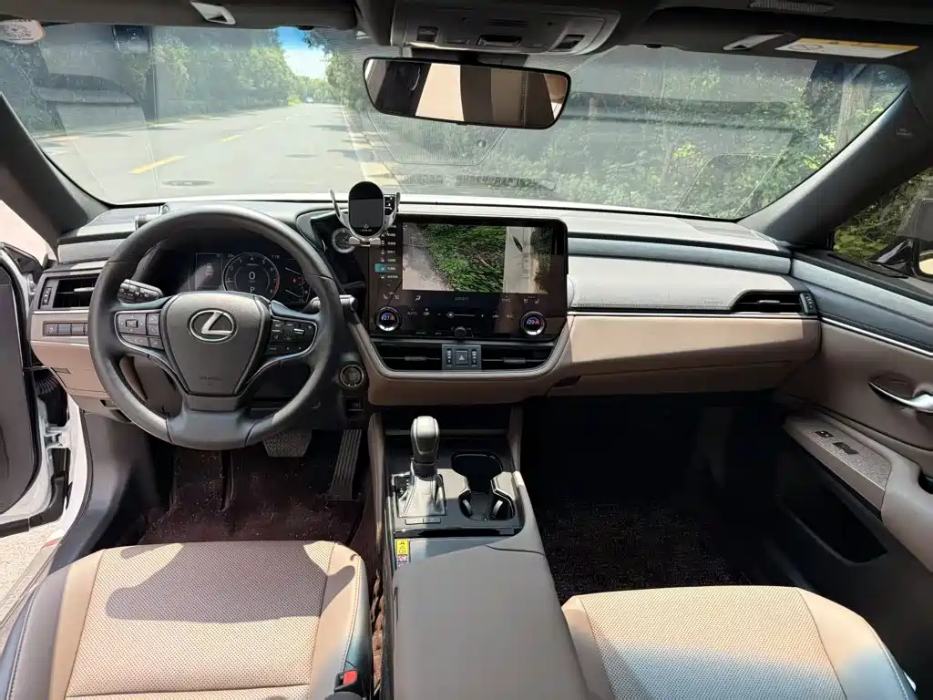 Lexus ES 2026 2025 200 Ultimate Edition