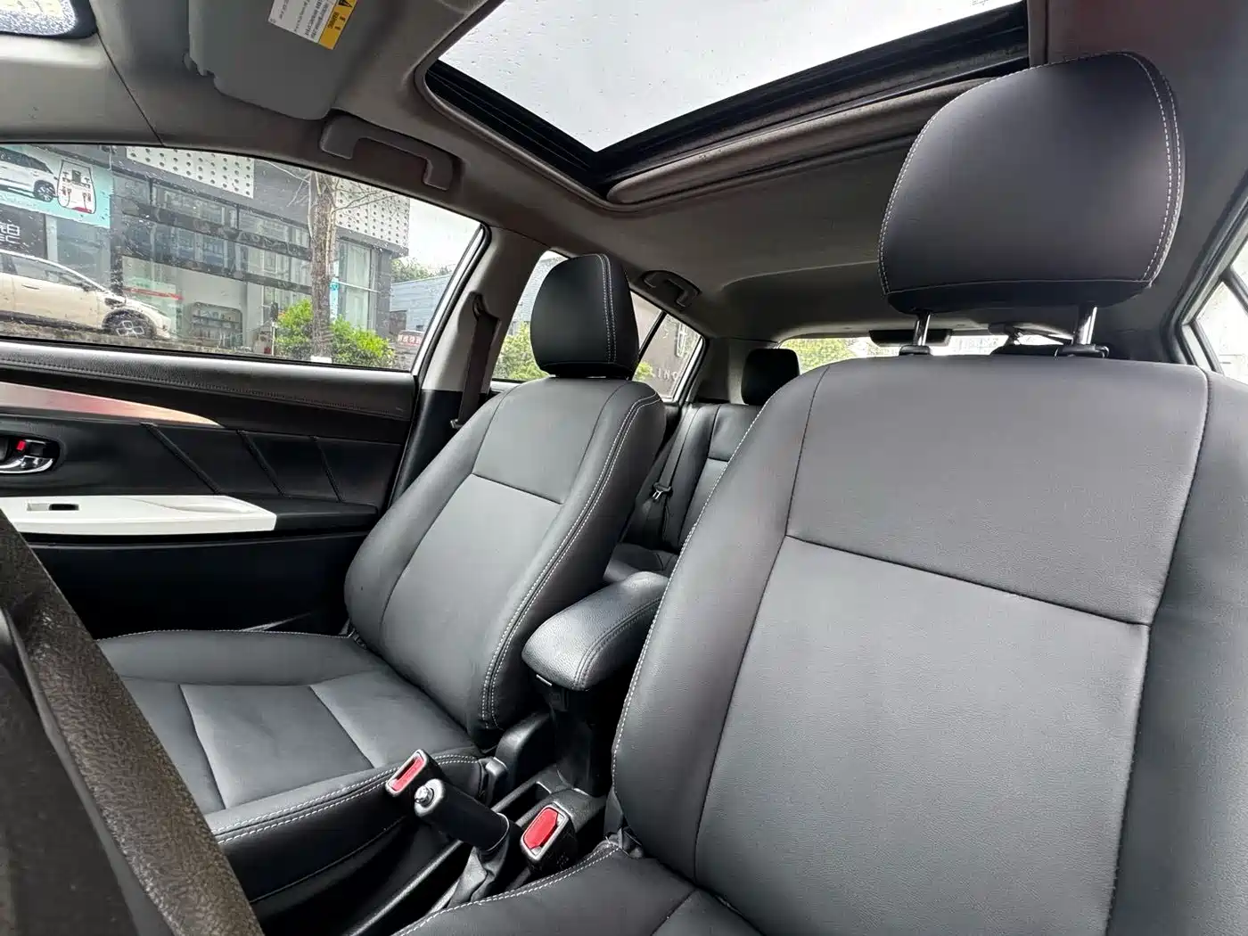 Toyota YARiS L Zhi Xuan 2015 1.5G Auto Sunroof Special Edition фото 7