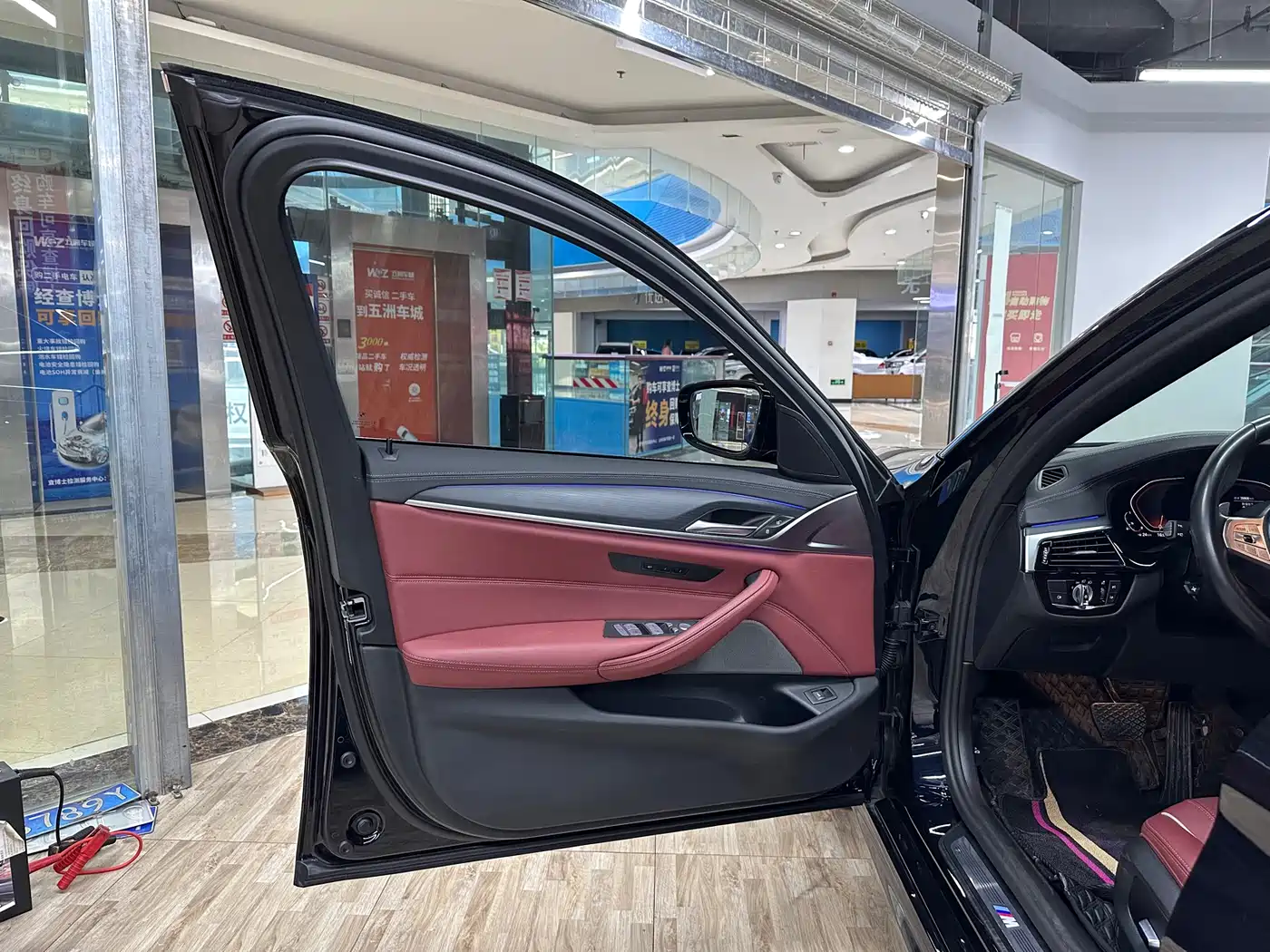 BMW 5 Series 2023 530Li Leading M Sport Package фото 9