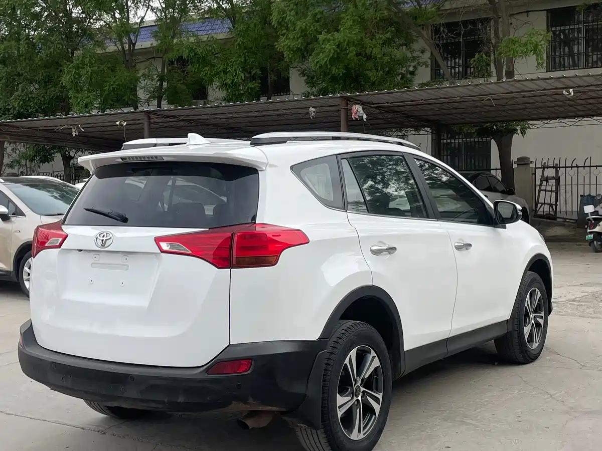 Toyota RAV4 Rongfang 2015 2.0L CVT 4WD Pioneer Edition фото 11