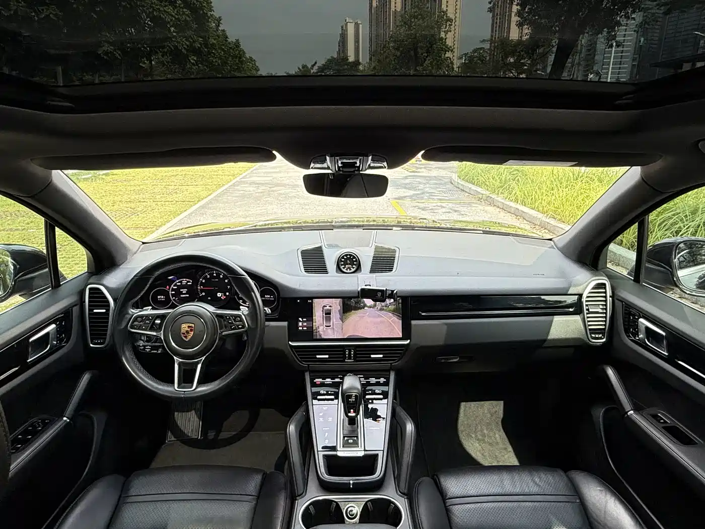 Photo 5 - Porsche Cayenne