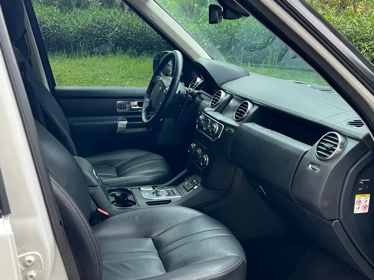 Land Rover Discovery 2016 3.0 SC V6 HSE фото 10