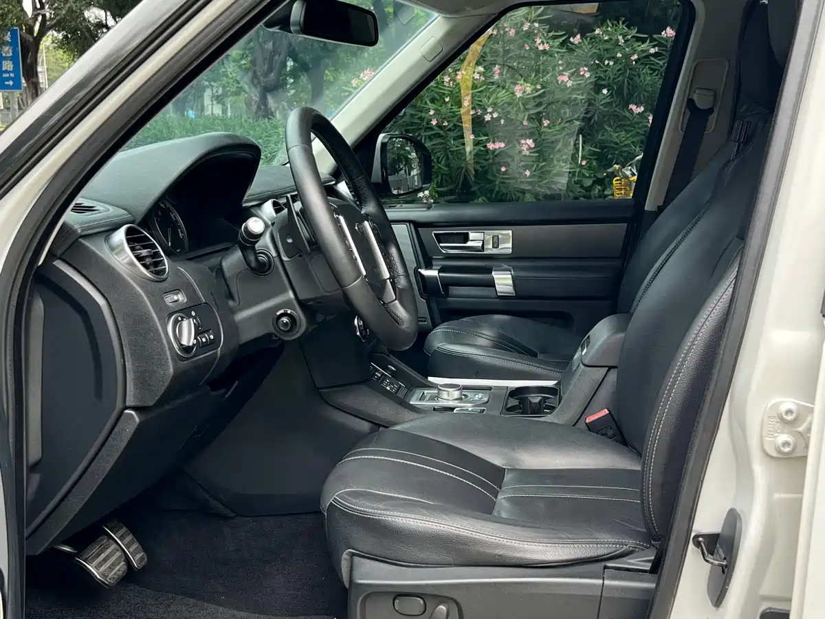 Land Rover Discovery 2016 3.0 SC V6 HSE фото 13