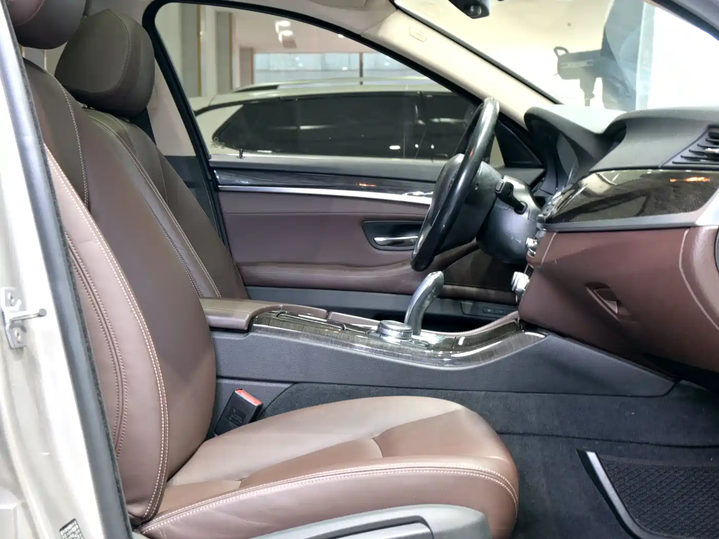 BMW 5 Series 2014 525Li Luxury Design Package фото 11