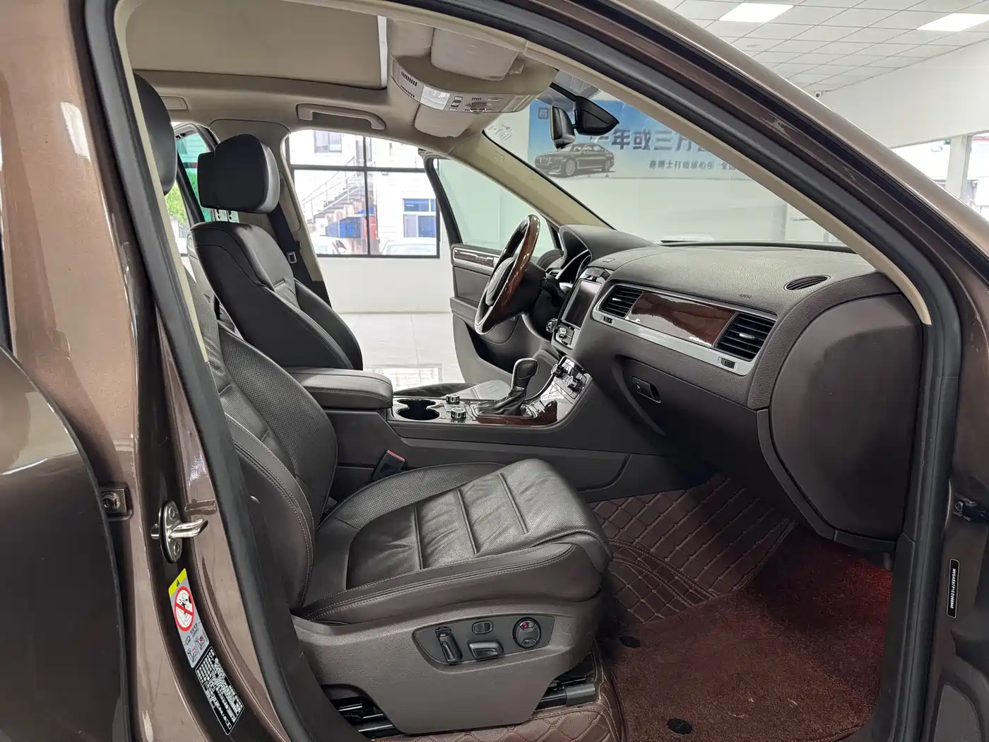 Volkswagen Touareg 2011 3.0TSI Premium фото 8