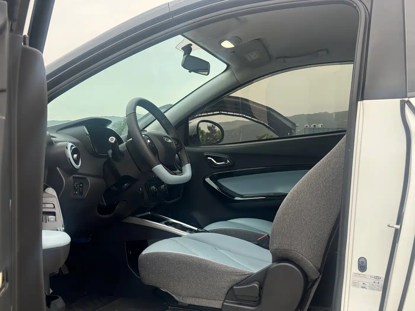 QQ New Energy Little Ant 2024 2024 Youth Edition 251km True Love Version 25.05kWh