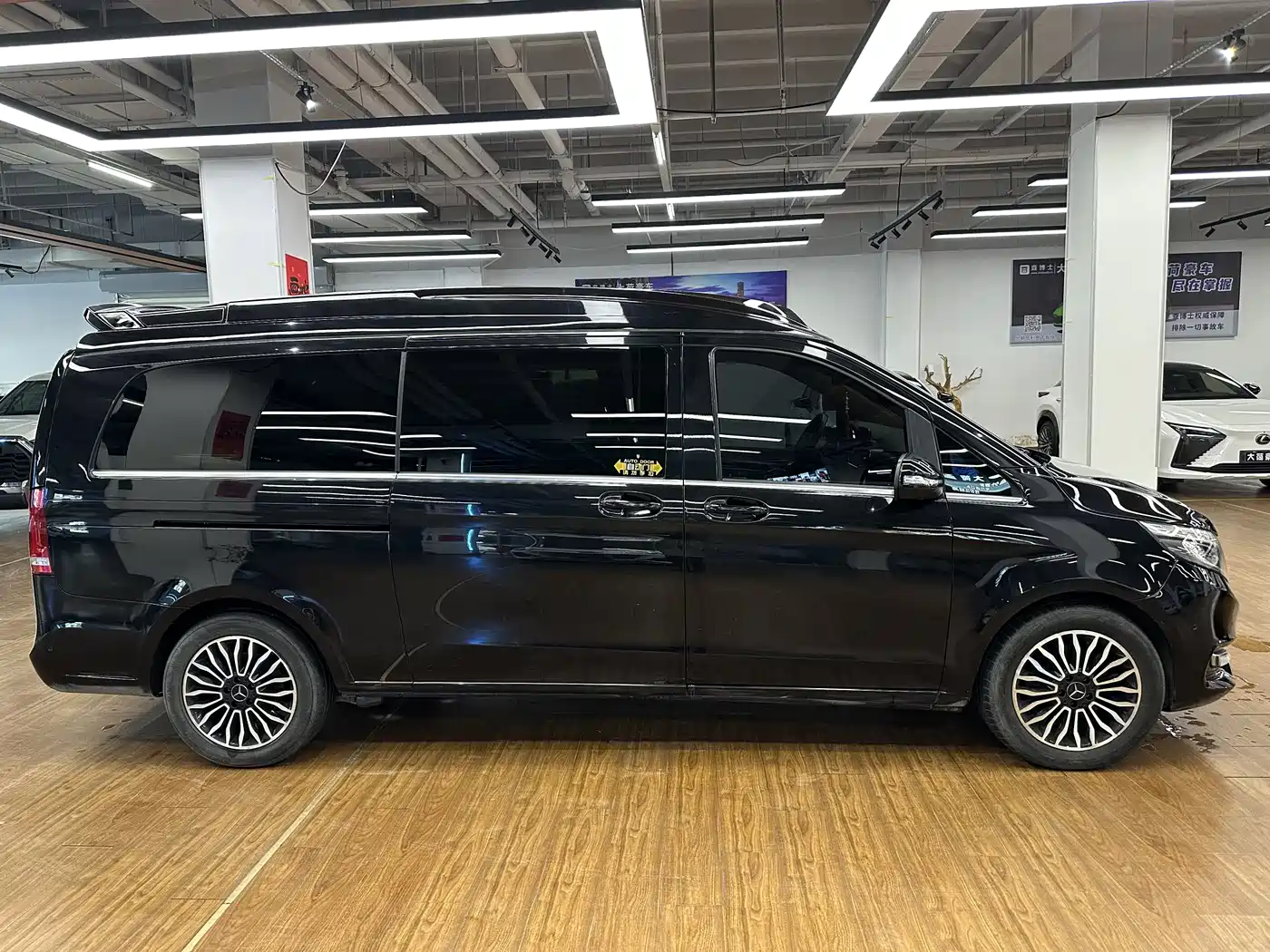 Mercedes-Benz V-Class 2018 V 260 L Premium Long Version China V фото 4