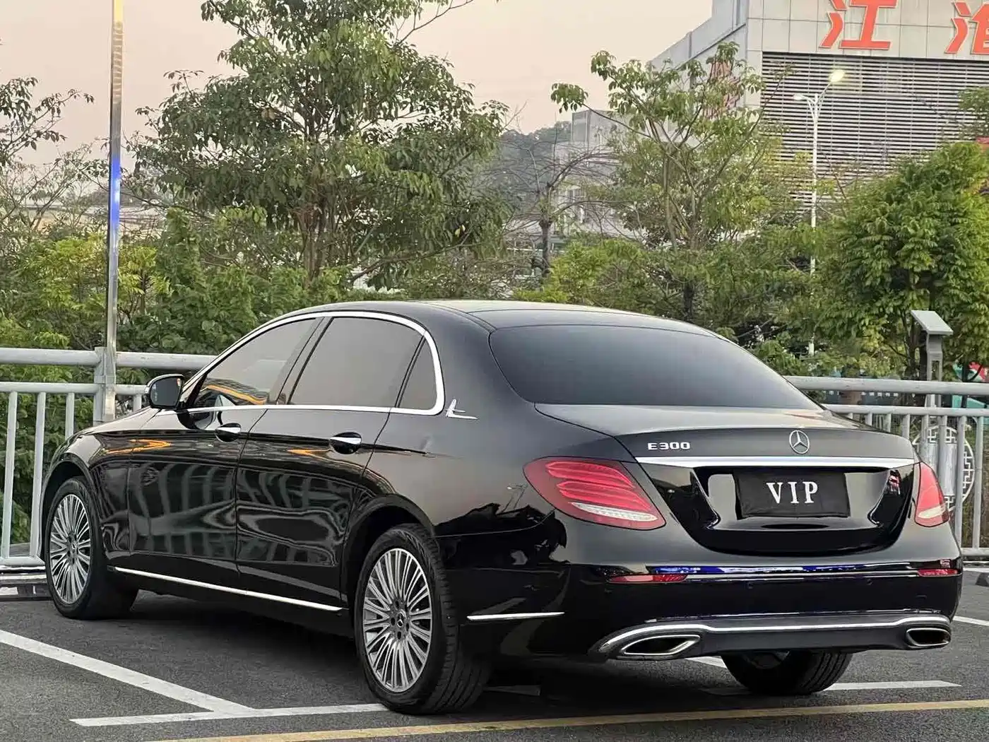 صورة 9 - Mercedes-Benz E-Class