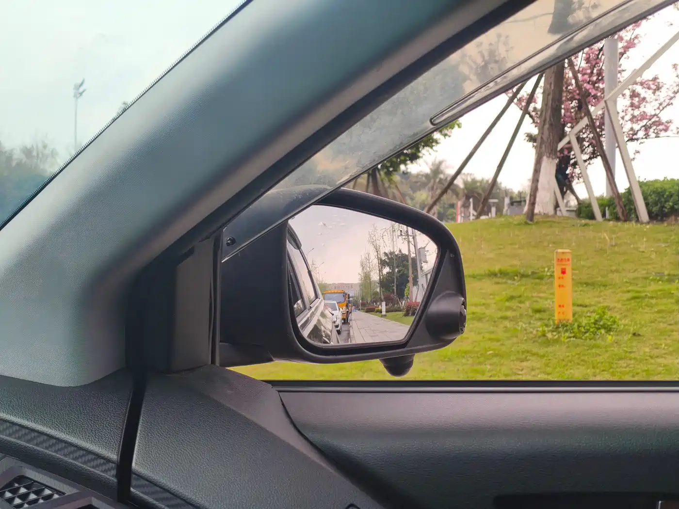 LUXGEN EXCELLENT 6 SUV