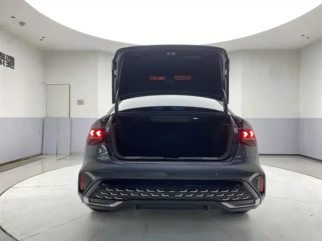 Audi A3 2025 Facelift A3L Limousine 35TFSI Flying Spur Premium фото 31