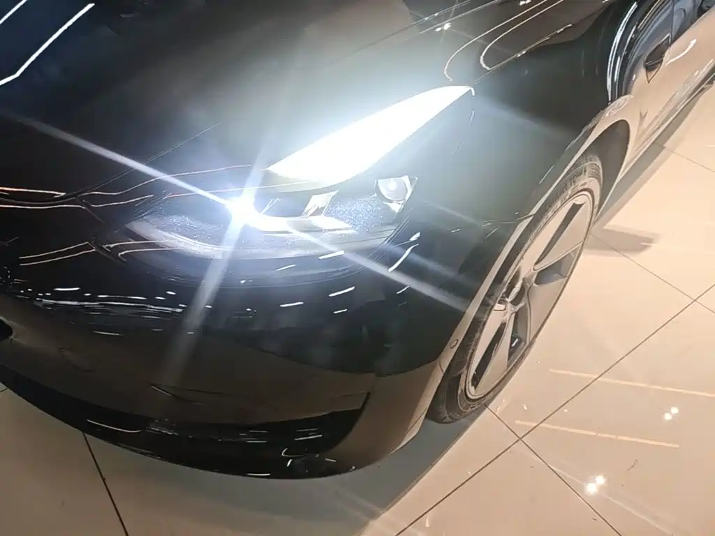 Фото 24 - Tesla Model 3