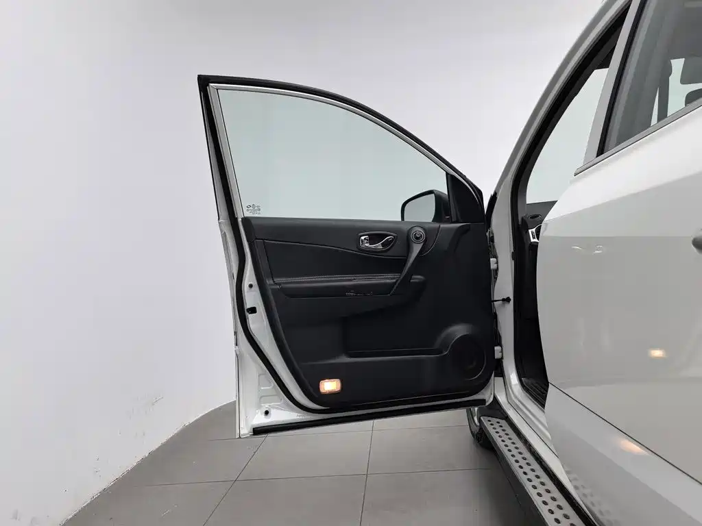 Renault Koleos (Import) 2014 2014 2.0L 2WD Fashion Edition