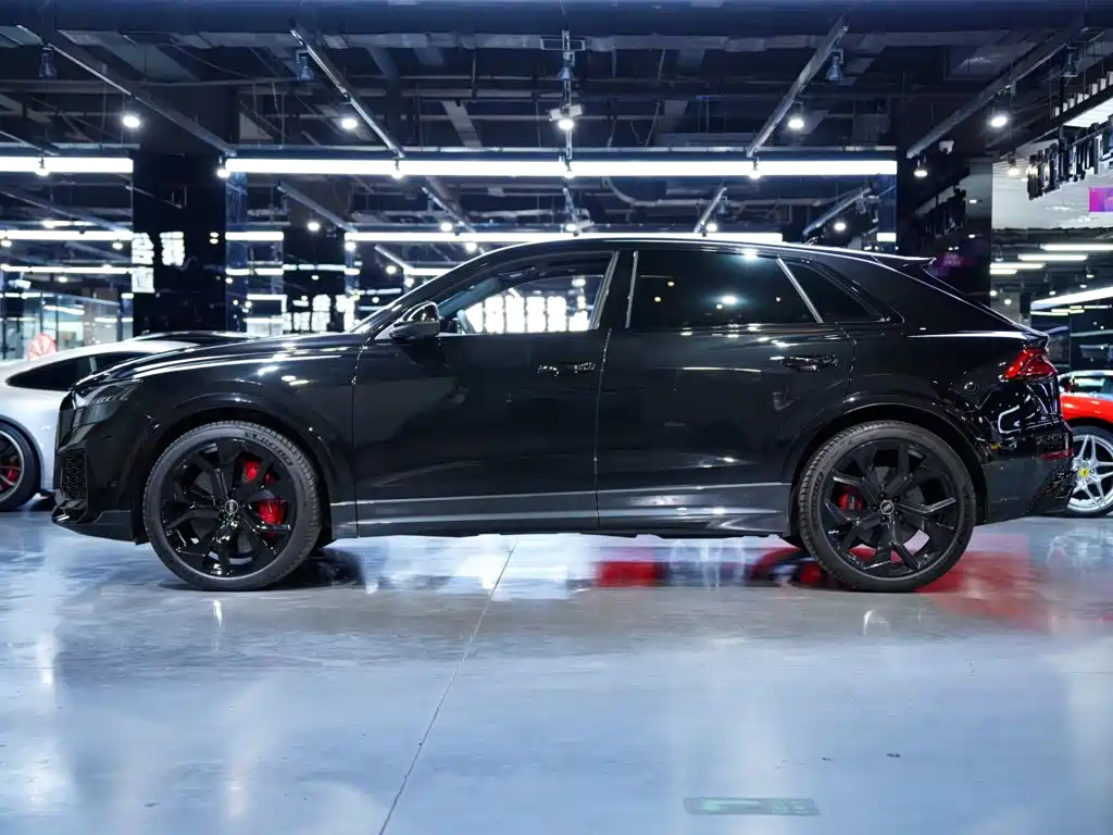 Фото 6 - Audi RS Q8