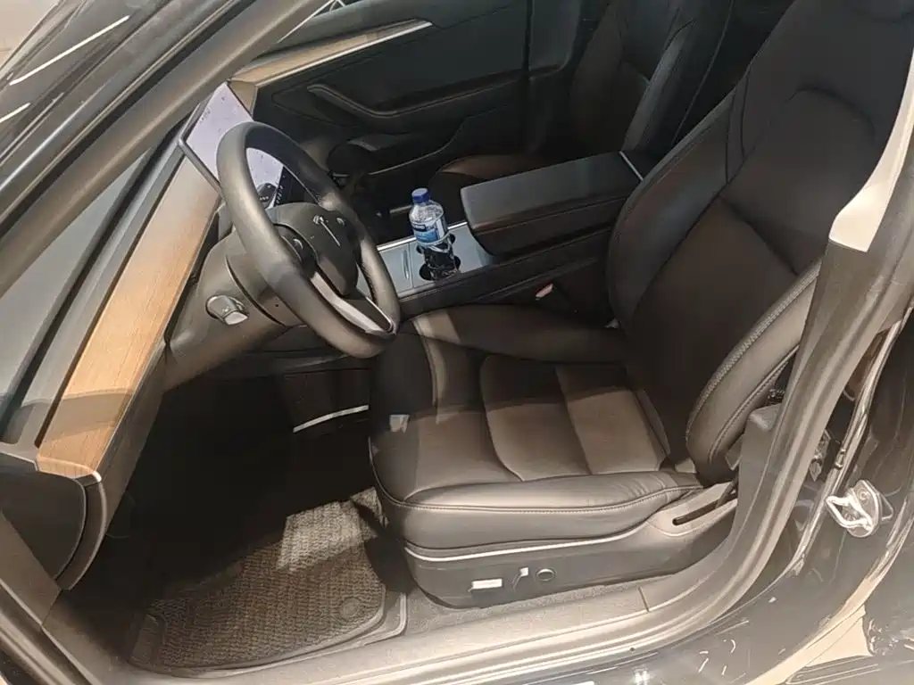 Фото 15 - Tesla Model 3