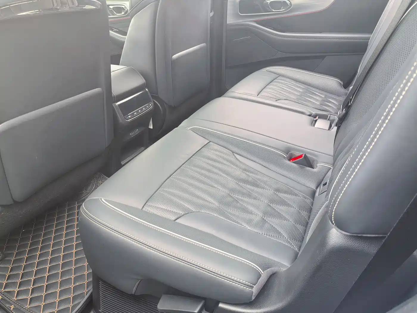 GAC Trumpchi Trumpchi GS8 2022 Dual Engine Series 2.0TM 2WD Premium Edition (7-Seater) фото 8