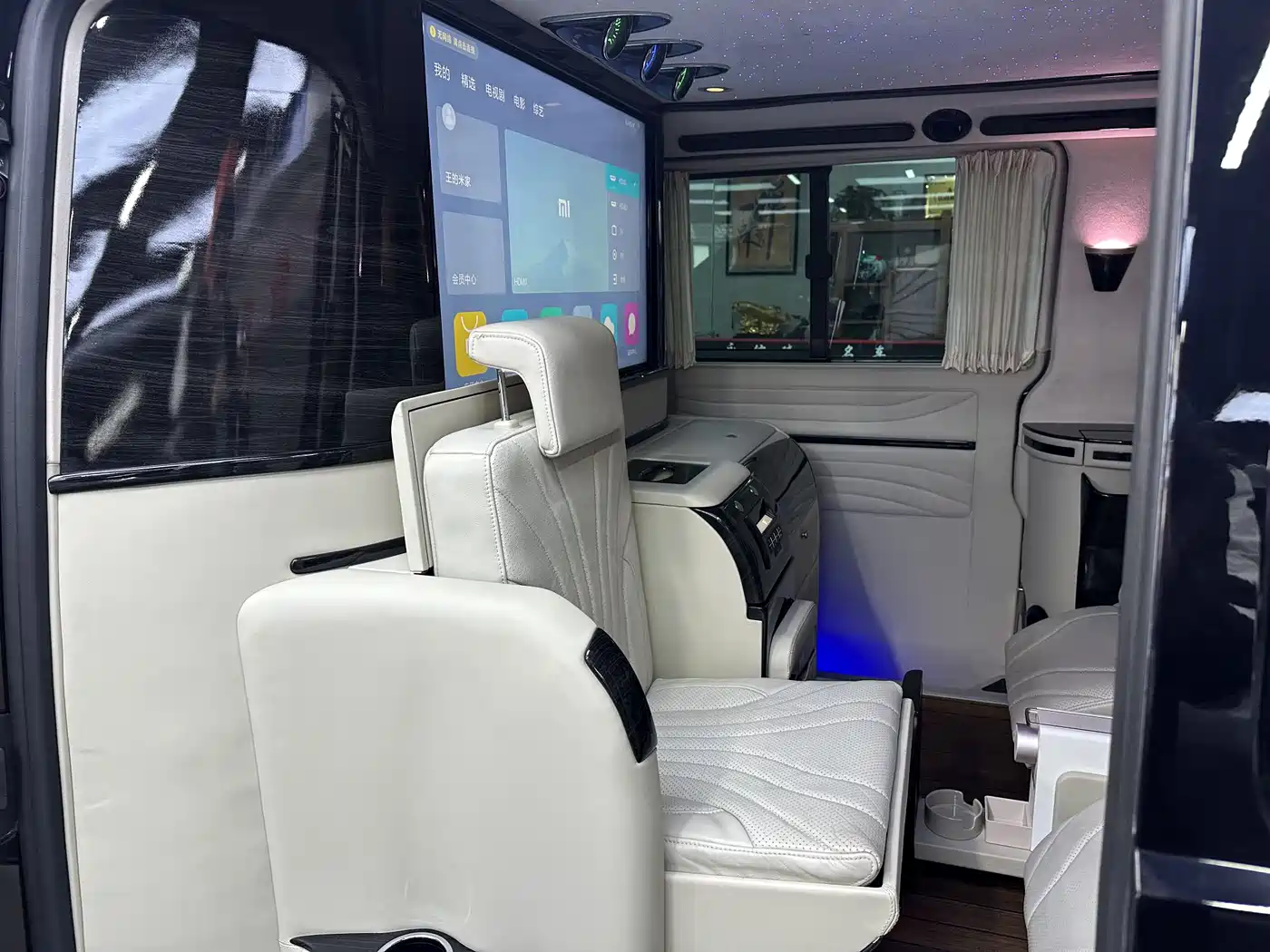 Volkswagen Multivan 2019 2.0TSI 4WD Premium 7-seater фото 12