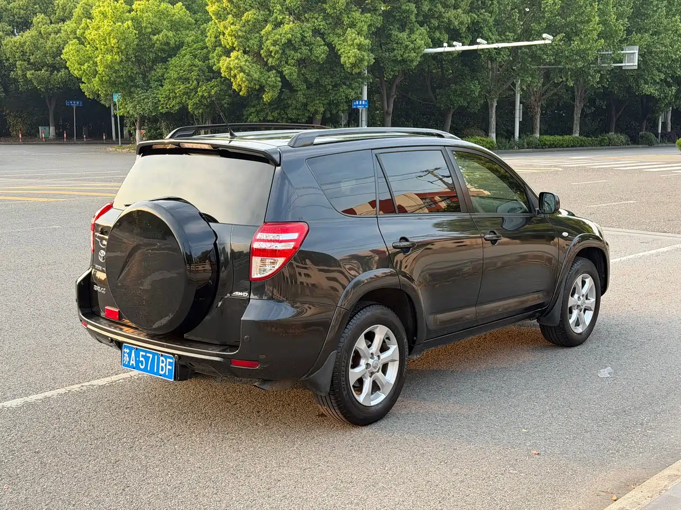 Toyota RAV4 Rongfang 2010 2.4L Automatic Luxury Upgrade Edition фото 6