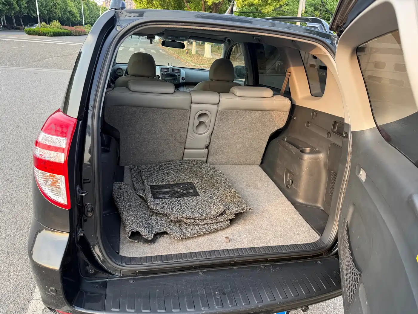 Toyota RAV4 Rongfang 2010 2.4L Automatic Luxury Upgrade Edition фото 13